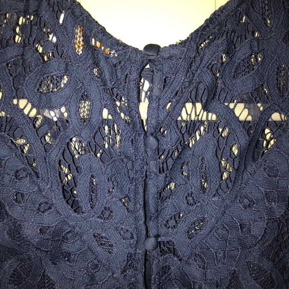 20% OFF! 🌻 Laundry by Shelli Segal Blue Lace Top - Picture 5 of 6